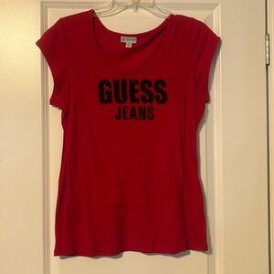 Guess fitted tee size xl red. Sequenced top.